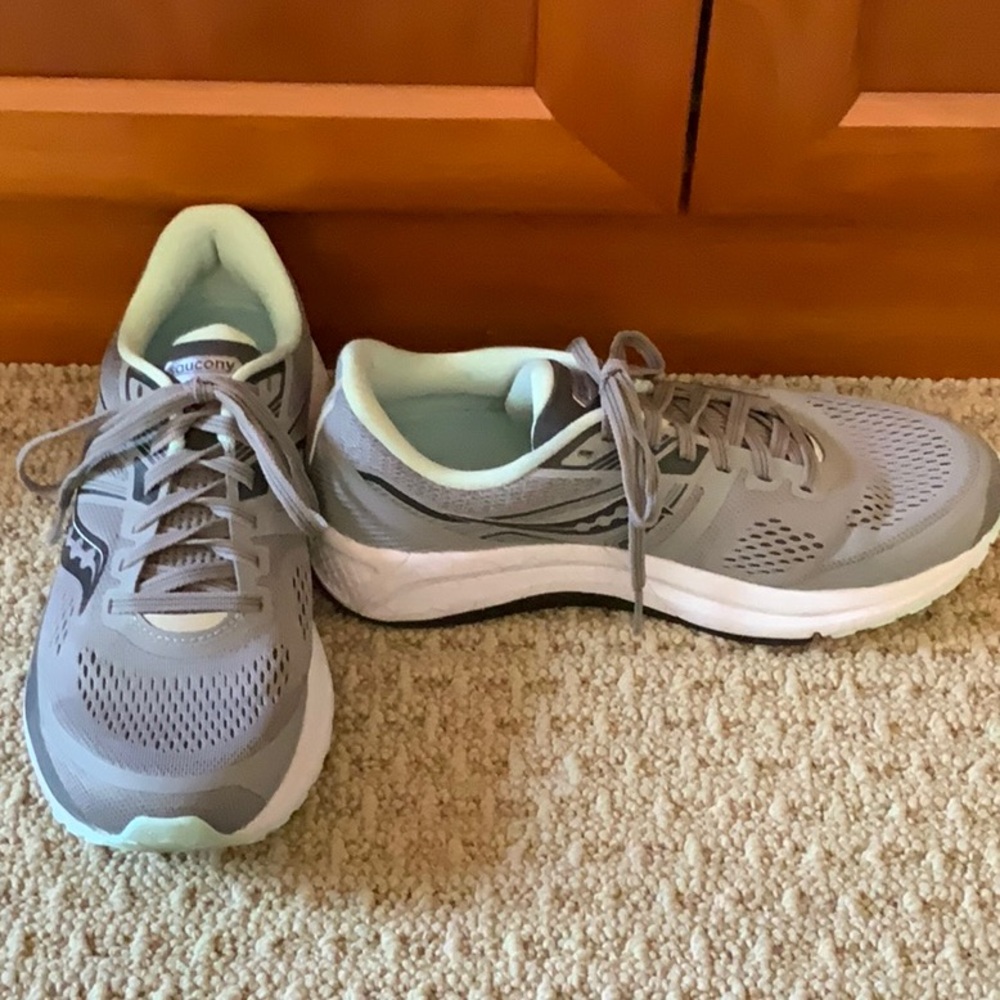 Saucony Gray Athletic Shoes Breathable Mesh Design Size 7